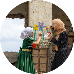 girls painting flowers round